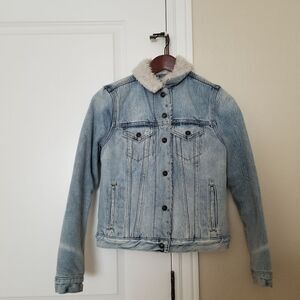 Levi’s Warm faux Sherpa Light Wash Denim Jacket